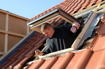 Pose de fenêtres de toit Velux à Équevillon